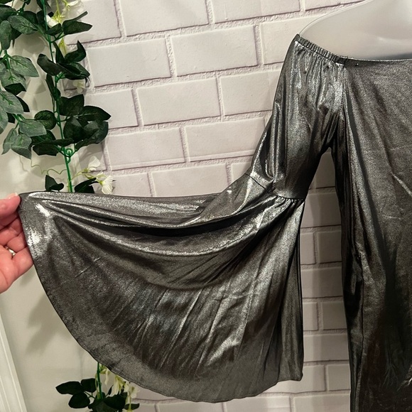 AQUA women Off Shoulder Metallic Top in silver/size S - Picture 9 of 11